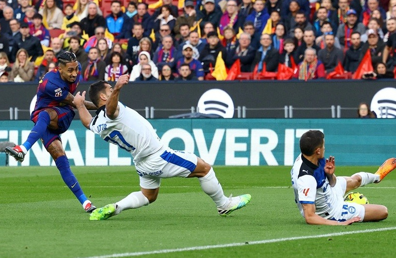 Khám phá phong độ thi đấu của Barcelona và Atletico